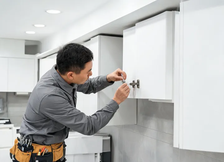 Commercial hinge adjustment review